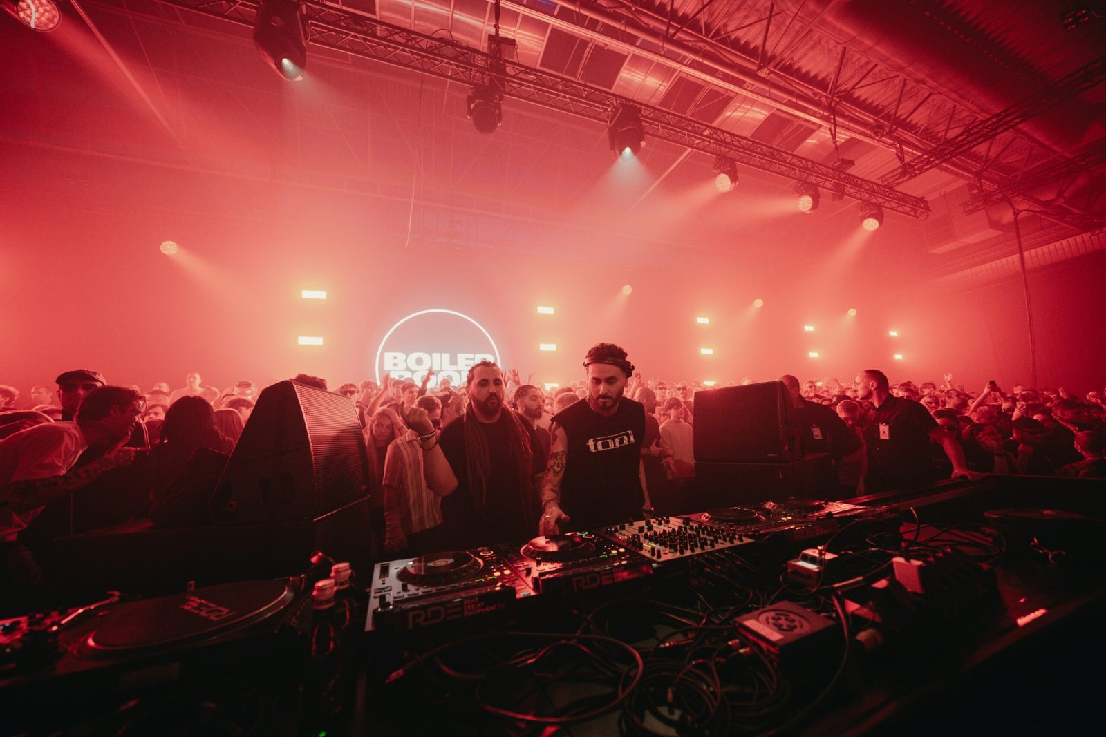 raw-visual-studio-eZ4nqMZKcis-unsplash