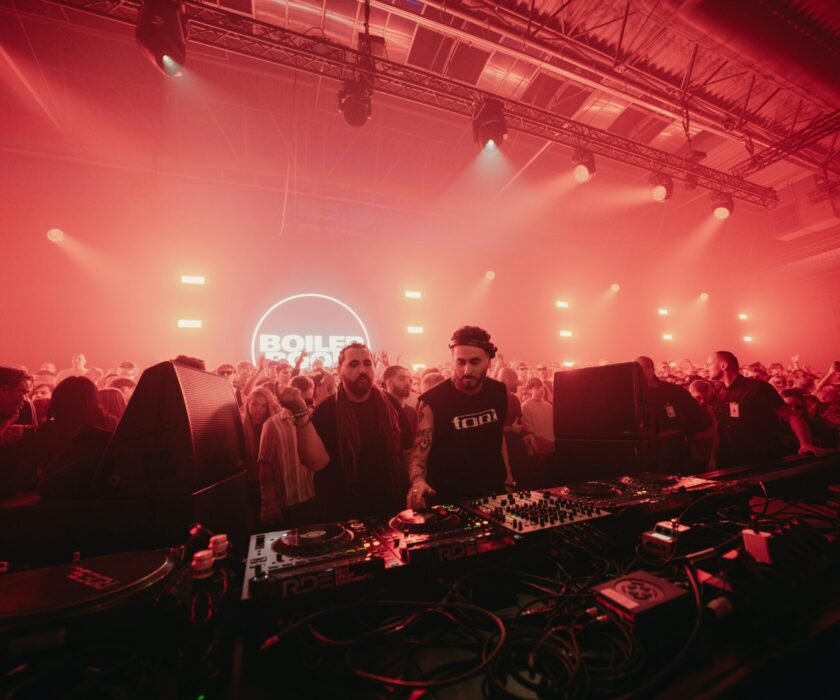 raw-visual-studio-eZ4nqMZKcis-unsplash