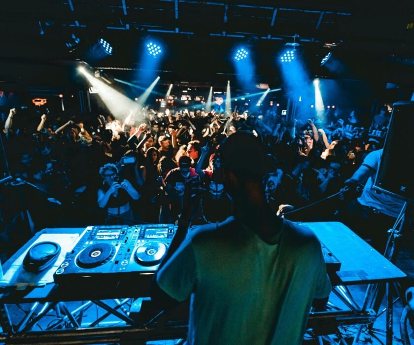 redd-francisco-viW03nMV670-unsplash